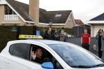 Fijnaart 27 december 2017
Christiaan Bauer heeft zijn eerste autorijles . Frans en Mariska zwwaaien hem uit.