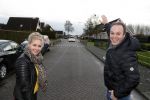 Fijnaart 27 december 2017
Christiaan Bauer heeft zijn eerste autorijles . Frans en Mariska zwwaaien hem uit.
