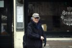 Amsterdam 19 december 2017 
Frans Weisz op straat in het centrum van Amsterdam