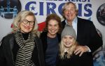 Amsterdam 21 december 2017
Premiere kerstcircus in Carre. Jan Wieger v d Linde met vrouw dochter en schoonmoeder