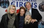 Amsterdam 21 december 2017
Premiere kerstcircus in Carre. Jan Wieger v d Linde met vrouw dochter en schoonmoeder