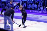 Aalsmeer 20 december 2017
Opnames de curling quiz met Frans Bauer Mark Tuitert Ellen Hoog Brace Sjoerd v Ramshorst Evert ten Napel Levi v Kempen Frank Lammers Sanne en Lieke Wevers. De opnames vinden plaats in de studio in Aalsmeer.