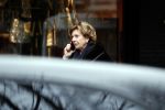 Amsterdam 19 december 2017 
Neelie Kroes bellend op straat in Amsterdam zuid
