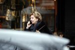 Amsterdam 19 december 2017 
Neelie Kroes bellend op straat in Amsterdam zuid