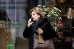 Amsterdam 19 december 2017 
Neelie Kroes bellend op straat in Amsterdam zuid