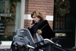 Amsterdam 19 december 2017 
Neelie Kroes bellend op straat in Amsterdam zuid
