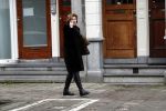 Amsterdam 19 december 2017 
Neelie Kroes bellend op straat in Amsterdam zuid