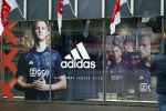 Amsterdam 24 december 2017 
Nouri in de etalage bij de ajax fanshop voor adidas. Kasper Dolberg en Mathijs de Ligt