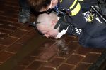 Amsterdam 27 november 
De politie arresteert en doorgeslagen buitenlandse man bij Tuschinski.