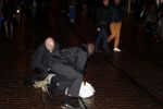 Amsterdam 27 november 
De politie arresteert en doorgeslagen buitenlandse man bij Tuschinski.