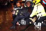Amsterdam 27 november 
De politie arresteert en doorgeslagen buitenlandse man bij Tuschinski.