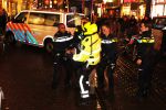 Amsterdam 27 november 
De politie arresteert en doorgeslagen buitenlandse man bij Tuschinski.