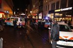 Amsterdam 27 november 
De politie arresteert en doorgeslagen buitenlandse man bij Tuschinski.