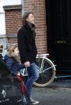 Amsterdam 22 december 2017
de ex van Georgina Verbaan Rob v d Wouw met hun dochter
