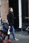 Amsterdam 22 december 2017
de ex van Georgina Verbaan Rob v d Wouw met hun dochter