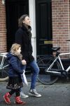 Amsterdam 22 december 2017
de ex van Georgina Verbaan Rob v d Wouw met hun dochter