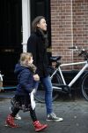 Amsterdam 22 december 2017
de ex van Georgina Verbaan Rob v d Wouw met hun dochter