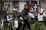 Amsterdam 19 december 2017
Twan Huydts en zijn vrouw op de Utrechtsestraat
