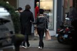 Amsterdam 22 december 2017 
Waylon en zijn nieuwe Bibi Breijman doen boodschappen.