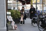 Amsterdam 22 december 2017 
Waylon en zijn nieuwe Bibi Breijman doen boodschappen.
