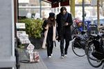 Amsterdam 22 december 2017 
Waylon en zijn nieuwe Bibi Breijman doen boodschappen.