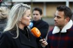 Amsterdam 12 december 2019
Bridget Maasland heeft rechtszaak aangespannen tegen weekblad Prive/ de telegraaf ivm een artikel daarin. Peter R de Vries en zijn zoon Royce zijn aanwezig aangezien Royce de advocaat van Bridget is.
Aran Bade intervieuwt Bridget Maasland