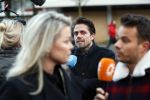 Amsterdam 12 december 2019
Bridget Maasland heeft rechtszaak aangespannen tegen weekblad Prive/ de telegraaf ivm een artikel daarin. Peter R de Vries en zijn zoon Royce zijn aanwezig aangezien Royce de advocaat van Bridget is.
Aran Bade intervieuwt Bridget Maasland
