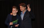 Hilversum 9 december 2019
Bekendmaking omroepman van nhet jaar 2019
DE winnaar van vorig jaar Beau v Erven Dorens reikt de prijs uit aan Jeroen Pauw die dit jaar gewonnen heeft.