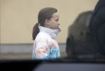 Vilnius 7 december 2019
Bonnie Horbach gaat met haar dochter tennissen. Bonnie is de Nederlandse ambassadeur in Vilnius in Litouwen . Je hebt daar de ambassade en Bonnie woont in een groot huis in het park van Vilnius.
