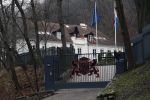 Vilnius 7 december 2019
Bonnie Horbach gaat met haar dochter tennissen. Bonnie is de Nederlandse ambassadeur in Vilnius in Litouwen . Je hebt daar de ambassade en Bonnie woont in een groot huis in het park van Vilnius.