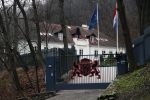 Vilnius 7 december 2019
Bonnie Horbach gaat met haar dochter tennissen. Bonnie is de Nederlandse ambassadeur in Vilnius in Litouwen . Je hebt daar de ambassade en Bonnie woont in een groot huis in het park van Vilnius.