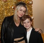 Amsterdam 19 december 2019
Premiere kerstcircus in Carre. Bridget Maasland met zoon Mees