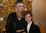 Amsterdam 19 december 2019
Premiere kerstcircus in Carre. Bridget Maasland met zoon Mees