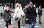 Amsterdam 21 december 2019
Cas jansen en Annelieke Bouwers met hun 2 kinderen
