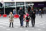 Amsterdam 21 december 2019
Edsilia Rombley en haar man Tjeerd Oosterhuis met hun dochters