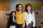 Amsterdam 9 december 2019
Premiere Jon v Eerd in de Meervaart. Elle v Rijn met kinderen