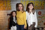 Amsterdam 9 december 2019
Premiere Jon v Eerd in de Meervaart. Elle v Rijn met kinderen