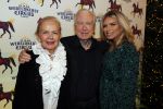 Amsterdam 19 december 2019
Premiere kerstcircus in Carre. Henk v d Meijden met zijn vrouw Monica Strootman en dochter Eliza