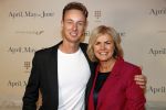 Amsterdam 16 december 2019
Premiere April may June in het deLamar theater met oa in de hoofdrollen Linda de Mol Elise Schaap en Tjitske Reidinga. Irene Moors kwam met een goede vriend