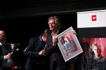 Hilversum 9 december 2019
Bekendmaking omroepman van nhet jaar 2019
DE winnaar van vorig jaar Beau v Erven Dorens reikt de prijs uit aan Jeroen Pauw die dit jaar gewonnen heeft.