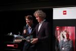 Hilversum 9 december 2019
Bekendmaking omroepman van nhet jaar 2019
DE winnaar van vorig jaar Beau v Erven Dorens reikt de prijs uit aan Jeroen Pauw die dit jaar gewonnen heeft.