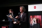 Hilversum 9 december 2019
Bekendmaking omroepman van nhet jaar 2019
DE winnaar van vorig jaar Beau v Erven Dorens reikt de prijs uit aan Jeroen Pauw die dit jaar gewonnen heeft.