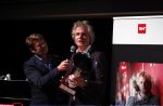 Hilversum 9 december 2019
Bekendmaking omroepman van nhet jaar 2019
DE winnaar van vorig jaar Beau v Erven Dorens reikt de prijs uit aan Jeroen Pauw die dit jaar gewonnen heeft.