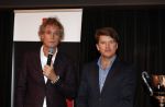 Hilversum 9 december 2019
Bekendmaking omroepman van nhet jaar 2019
DE winnaar van vorig jaar Beau v Erven Dorens reikt de prijs uit aan Jeroen Pauw die dit jaar gewonnen heeft.