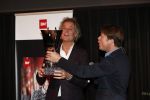 Hilversum 9 december 2019
Bekendmaking omroepman van nhet jaar 2019
DE winnaar van vorig jaar Beau v Erven Dorens reikt de prijs uit aan Jeroen Pauw die dit jaar gewonnen heeft.