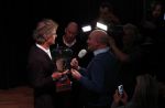 Hilversum 9 december 2019
Bekendmaking omroepman van nhet jaar 2019
DE winnaar van vorig jaar Beau v Erven Dorens reikt de prijs uit aan Jeroen Pauw die dit jaar gewonnen heeft.