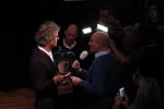 Hilversum 9 december 2019
Bekendmaking omroepman van nhet jaar 2019
DE winnaar van vorig jaar Beau v Erven Dorens reikt de prijs uit aan Jeroen Pauw die dit jaar gewonnen heeft.