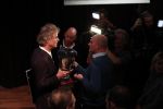 Hilversum 9 december 2019
Bekendmaking omroepman van nhet jaar 2019
DE winnaar van vorig jaar Beau v Erven Dorens reikt de prijs uit aan Jeroen Pauw die dit jaar gewonnen heeft.