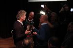 Hilversum 9 december 2019
Bekendmaking omroepman van nhet jaar 2019
DE winnaar van vorig jaar Beau v Erven Dorens reikt de prijs uit aan Jeroen Pauw die dit jaar gewonnen heeft.