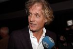 Hilversum 9 december 2019
Bekendmaking omroepman van nhet jaar 2019
DE winnaar van vorig jaar Beau v Erven Dorens reikt de prijs uit aan Jeroen Pauw die dit jaar gewonnen heeft.